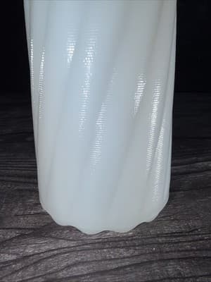 Vintage E.O Brody 7" Milk Glass Vase Wide Top Ribbed And Swirled - Thumbnail 5