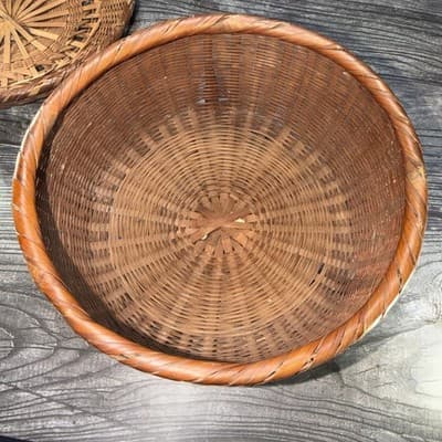 Vintage Wicker Sewing Basket & Lid Round trinket brown Footed - Thumbnail 9