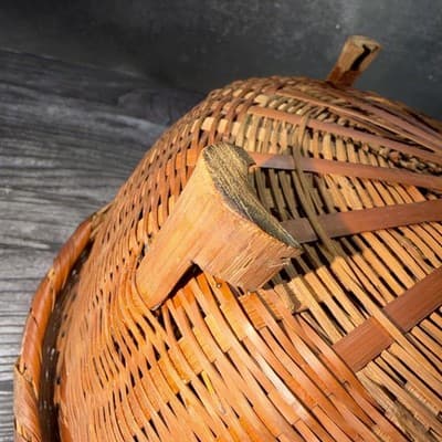 Vintage Wicker Sewing Basket & Lid Round trinket brown Footed - Thumbnail 8