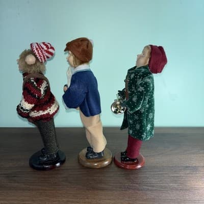 Set Of 3 Male Carolers Singing Man Holding Brass Instrument Sheep 8” Tall - Thumbnail 16