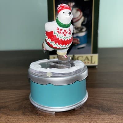 1994 NEW IN BOX COCA COLA MUSICAL POLAR BEAR SKATING - Thumbnail 6