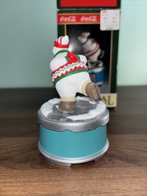1994 NEW IN BOX COCA COLA MUSICAL POLAR BEAR SKATING - Thumbnail 2