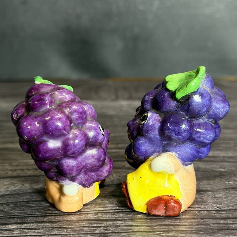 Vintage Anthropomorphic Purple Grape Salt and Pepper Shakers Japan - Thumbnail 2