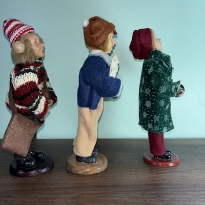 Set Of 3 Male Carolers Singing Man Holding Brass Instrument Sheep 8” Tall - Thumbnail 11