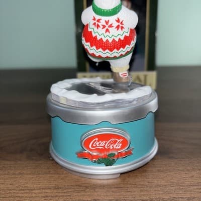 1994 NEW IN BOX COCA COLA MUSICAL POLAR BEAR SKATING - Thumbnail 11