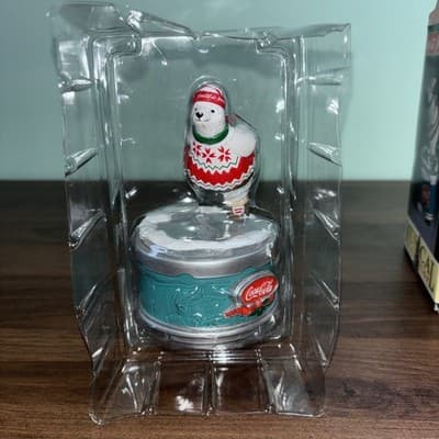 1994 NEW IN BOX COCA COLA MUSICAL POLAR BEAR SKATING - Thumbnail 17