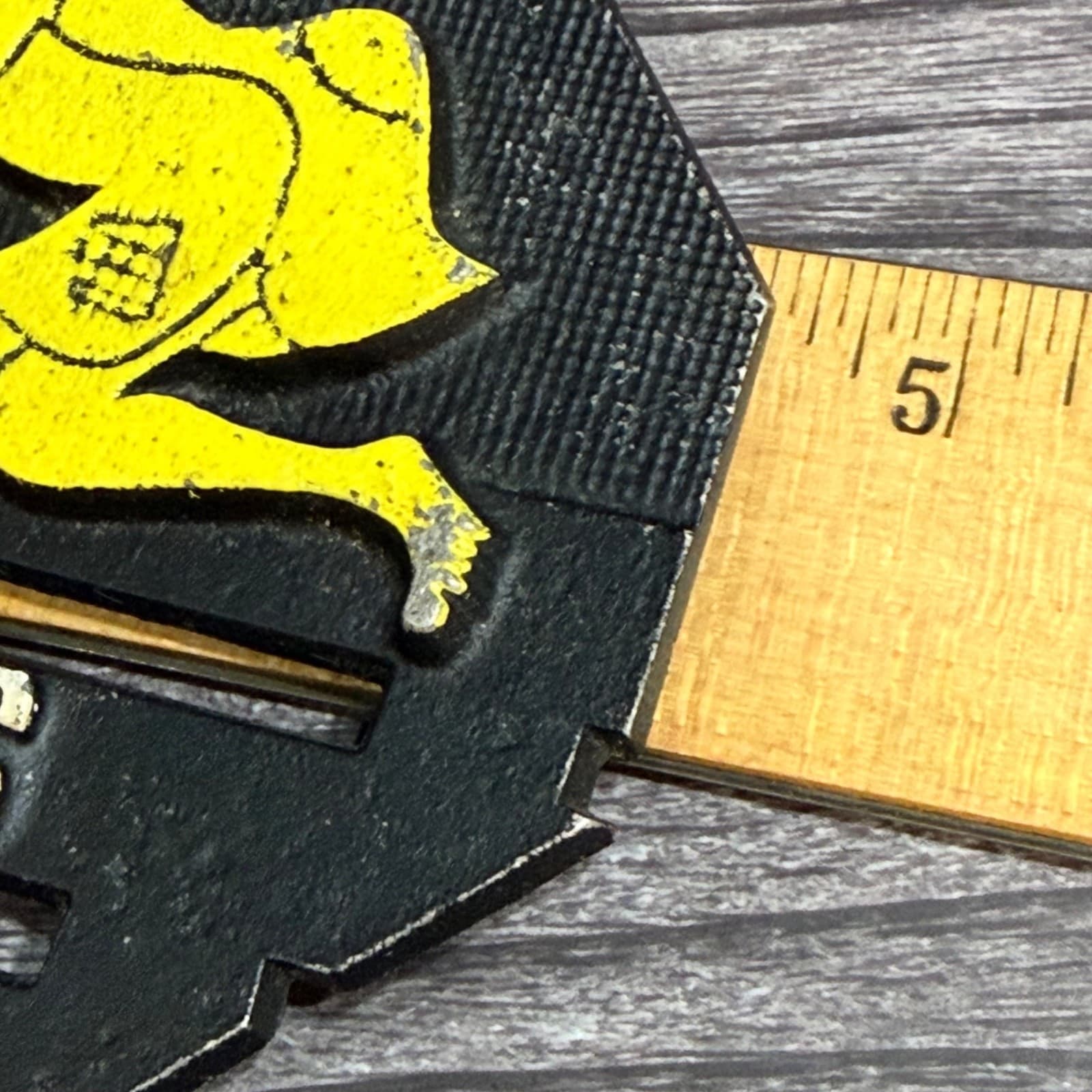 Vintage Cast Iron Trivet "Bless This Mess" Wall Plaque With Yellow Cleaning Lady - Thumbnail 4