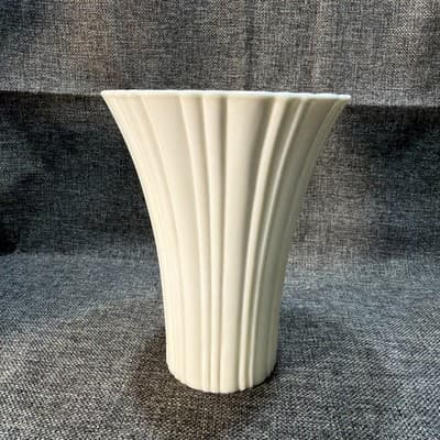 Glowing Vintage Anchor Hocking Vitrock Uranium Milk Glass Vase Old Cafe 7" Tall - Thumbnail 5