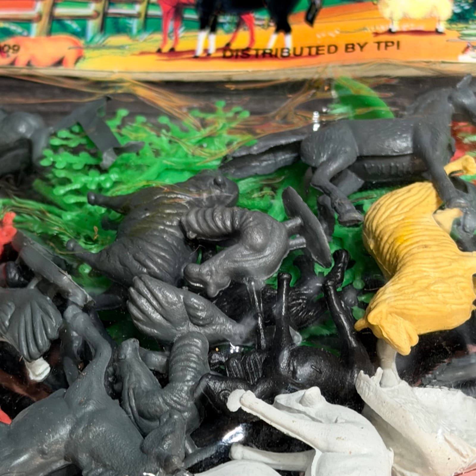 Animal World Farm Plastic Figurines 41-Piece Set VTG 1980s Farm Animal Toys NOS - Thumbnail 2