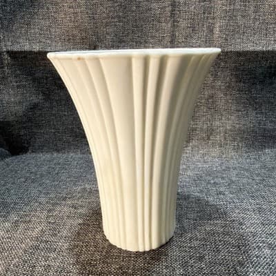 Glowing Vintage Anchor Hocking Vitrock Uranium Milk Glass Vase Old Cafe 7" Tall - Thumbnail 6
