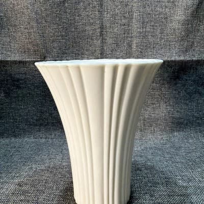 Glowing Vintage Anchor Hocking Vitrock Uranium Milk Glass Vase Old Cafe 7" Tall - Thumbnail 4