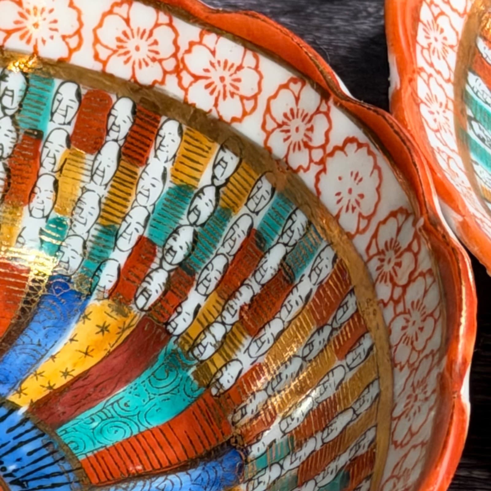 Japanese Kutani 1000 Faces Bowls Set Of 3 Hand-Painted Scalloped Edge 6" Vintage - Thumbnail 4