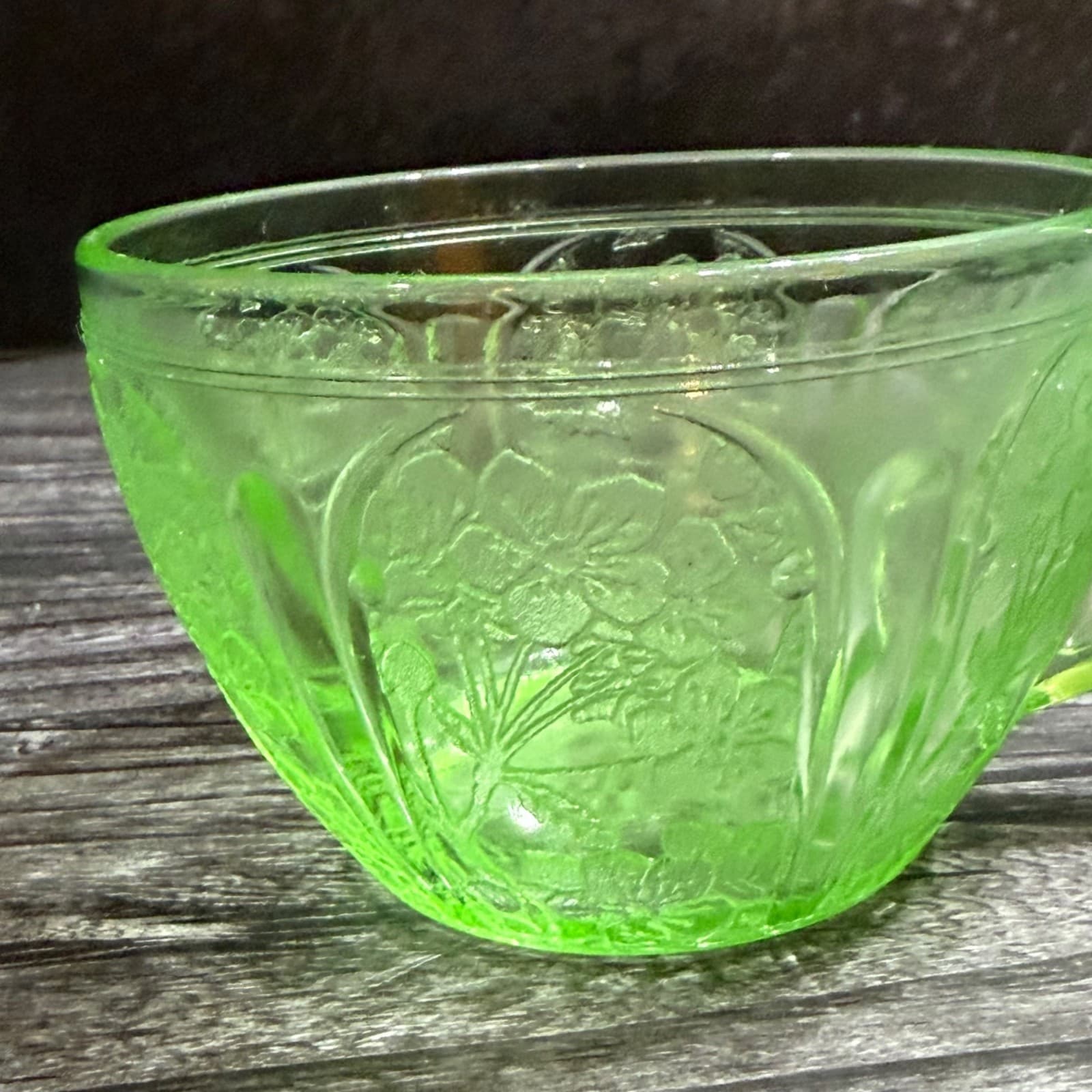 Jeannette Glass Green Depression Glass Teacup & Saucer Set Cherry Blossom Patter - Thumbnail 8