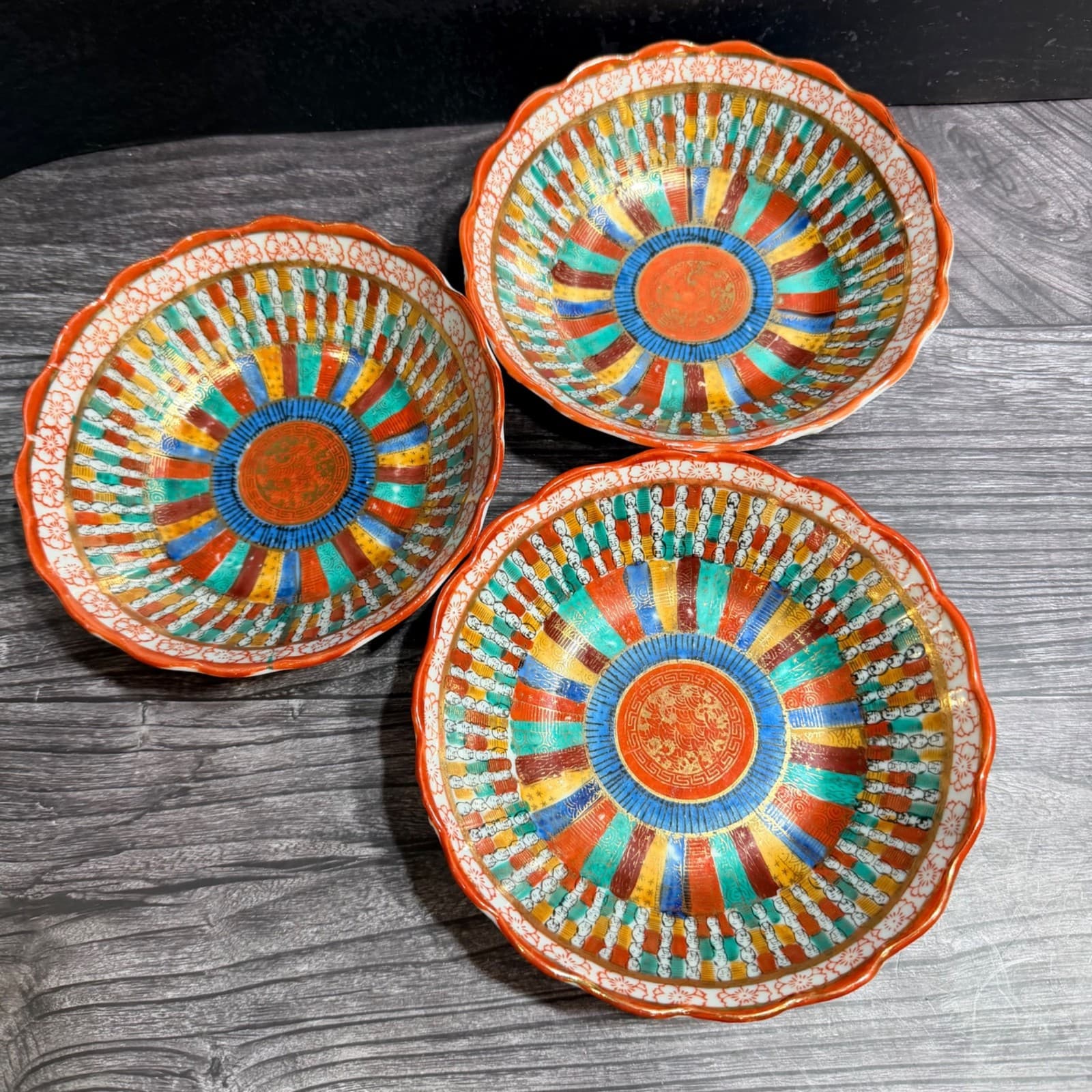 Japanese Kutani 1000 Faces Bowls Set Of 3 Hand-Painted Scalloped Edge 6" Vintage