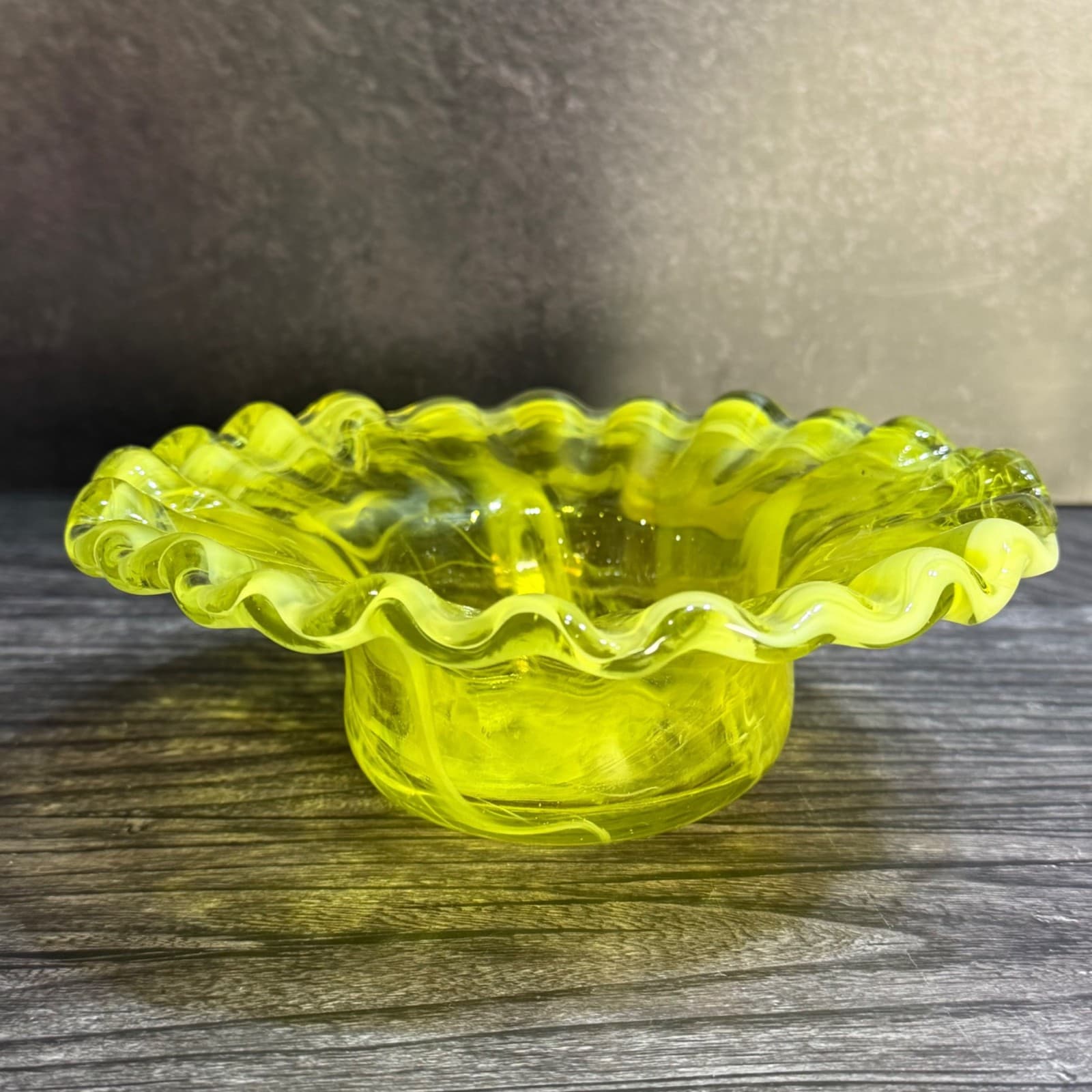 Hand Blown Yellow Art Glass Bowl UV Glow Uranium-Cadmium Design Ruffled Edge VTG - Thumbnail 9