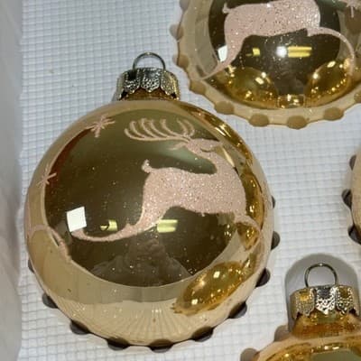 Vintage Reindeer Victoria Set Of 4 Gold glitter Glass Christmas Ornaments - Thumbnail 10
