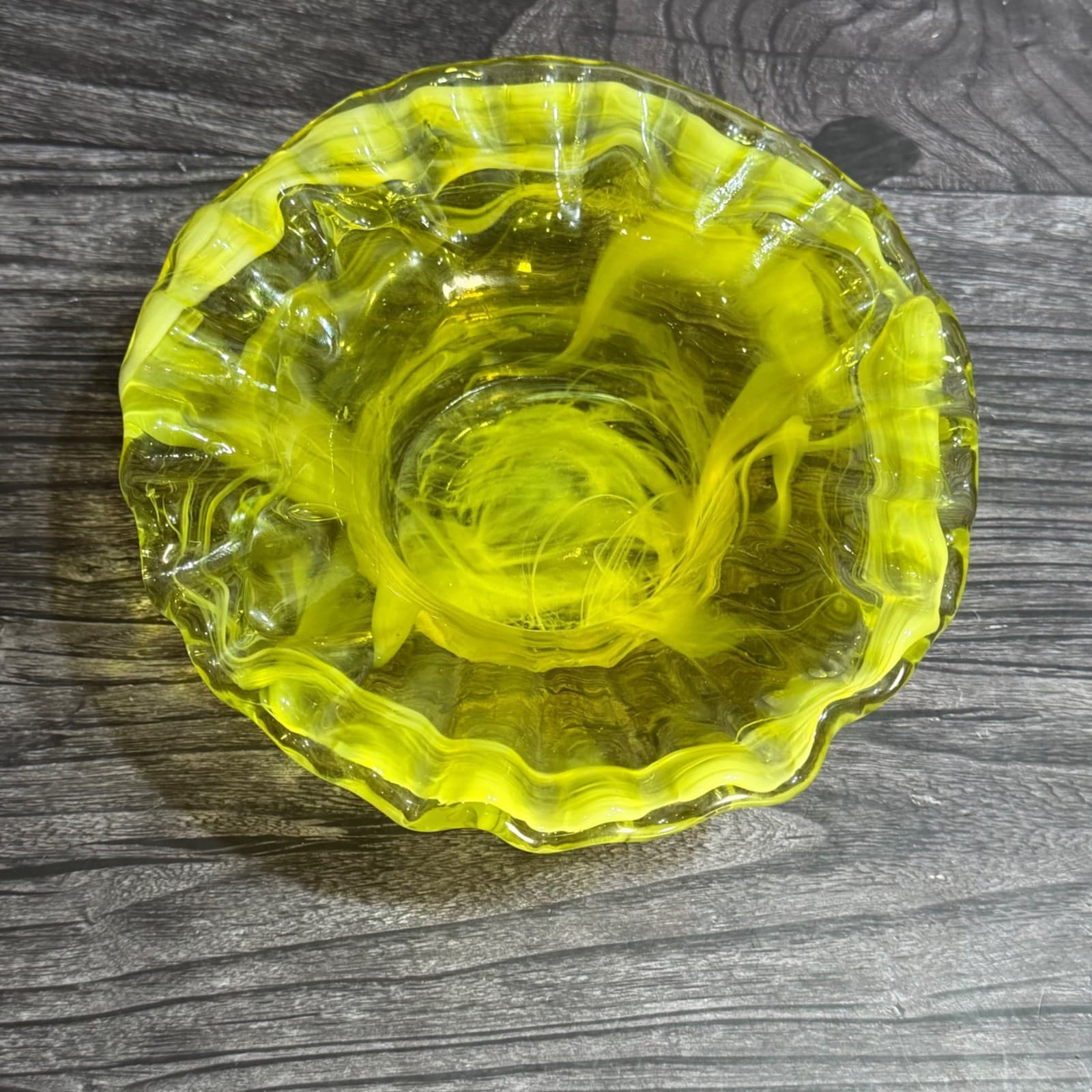 Hand Blown Yellow Art Glass Bowl UV Glow Uranium-Cadmium Design Ruffled Edge VTG - Thumbnail 5