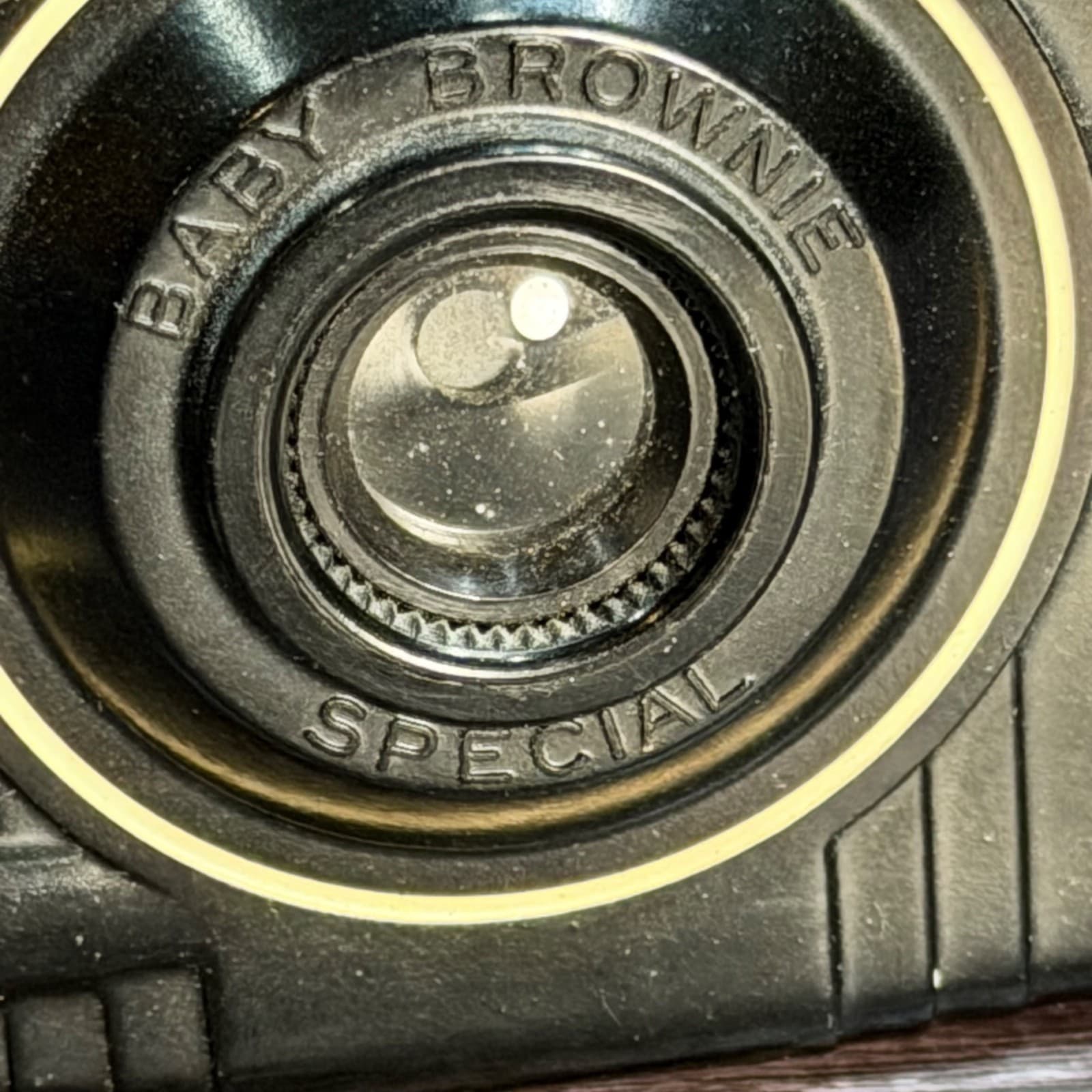Kodak Baby Brownie Special Camera 1942 Bakelite Art Deco W/ Original Strap VTG - Thumbnail 2