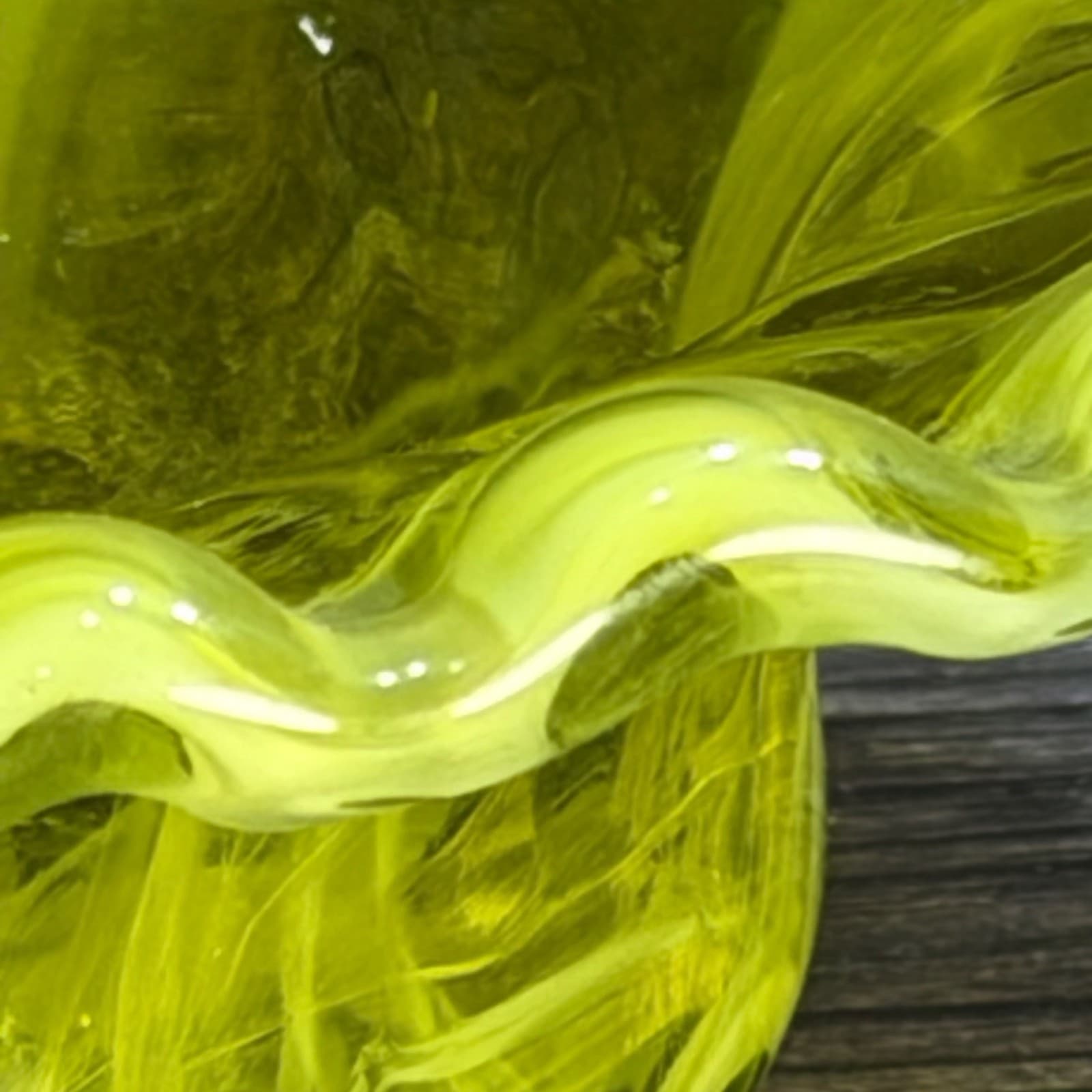 Hand Blown Yellow Art Glass Bowl UV Glow Uranium-Cadmium Design Ruffled Edge VTG - Thumbnail 6