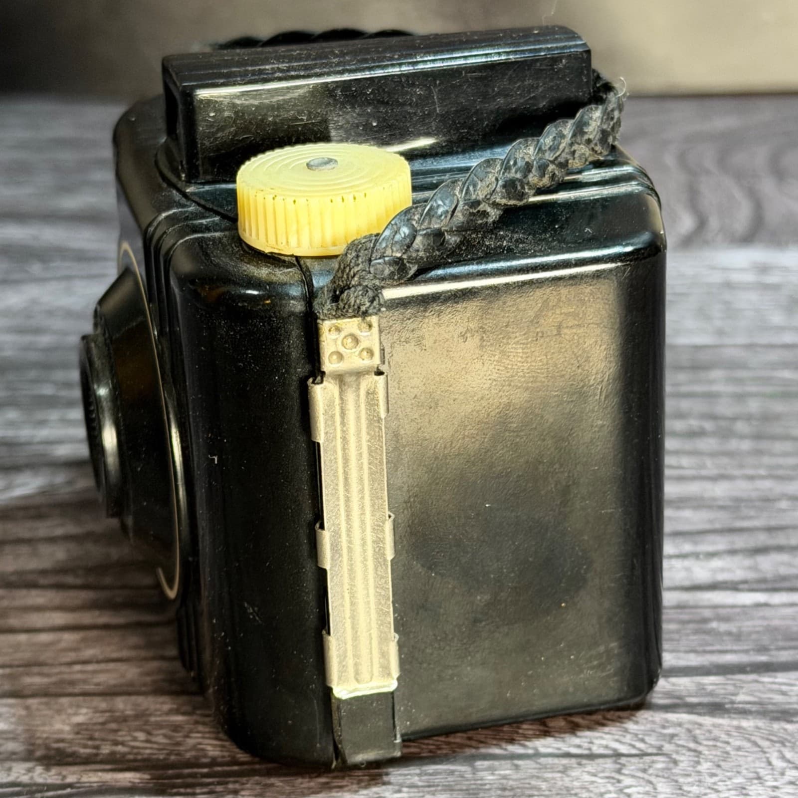 Kodak Baby Brownie Special Camera 1942 Bakelite Art Deco W/ Original Strap VTG - Thumbnail 9