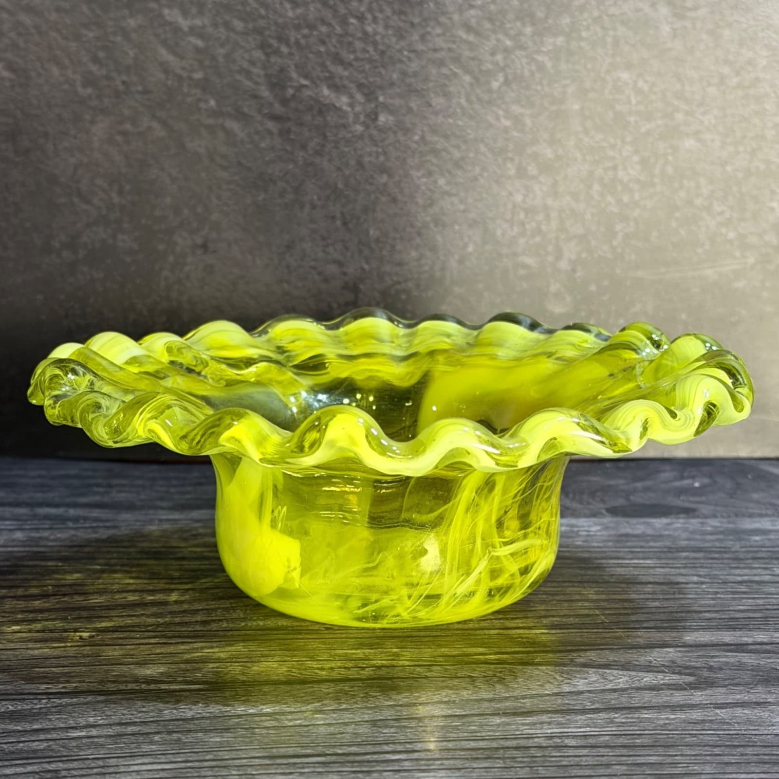 Hand Blown Yellow Art Glass Bowl UV Glow Uranium-Cadmium Design Ruffled Edge VTG - Thumbnail 4