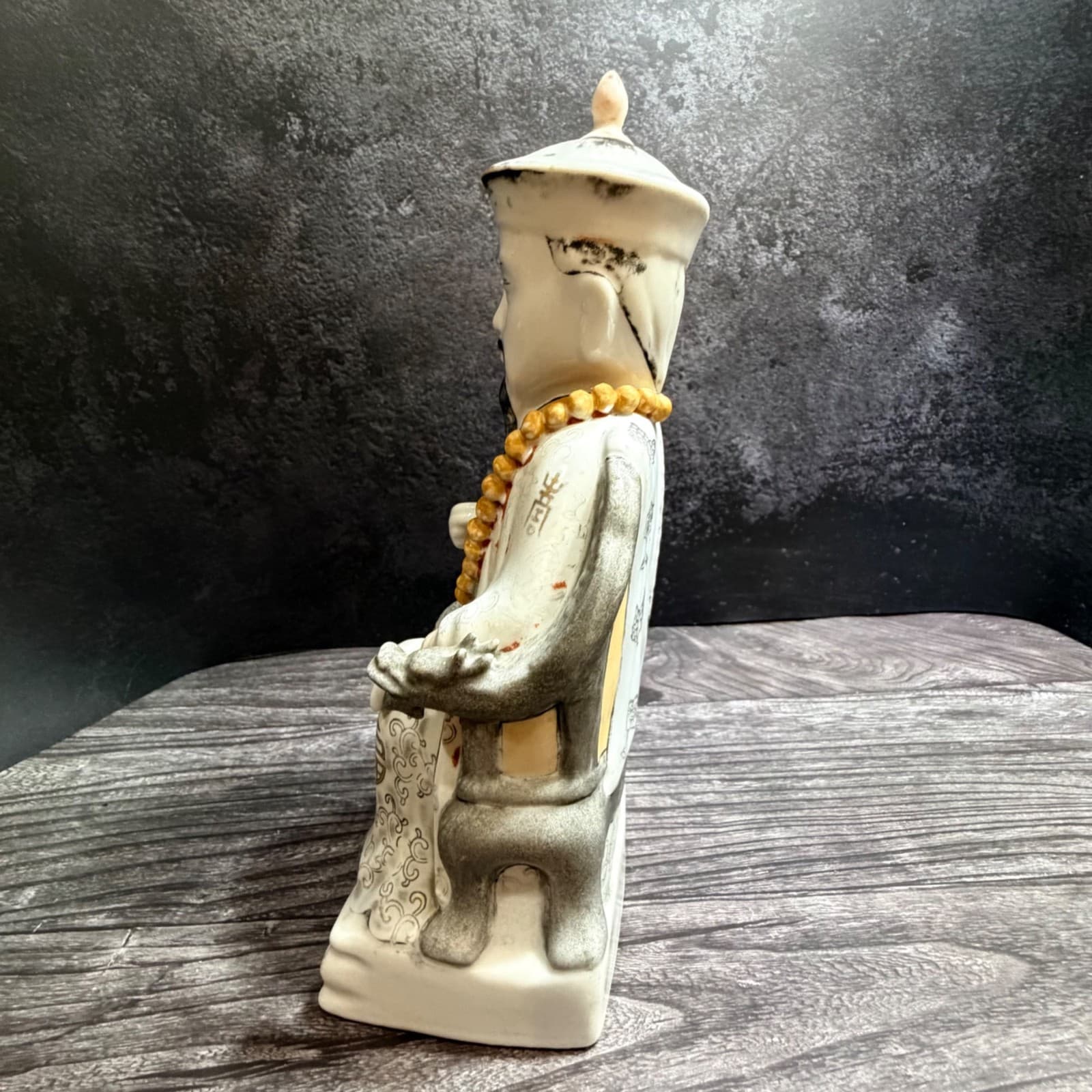 Porcelain Chinese Scholar Figurine In Traditional Robes With Beaded Necklace Han - Thumbnail 9