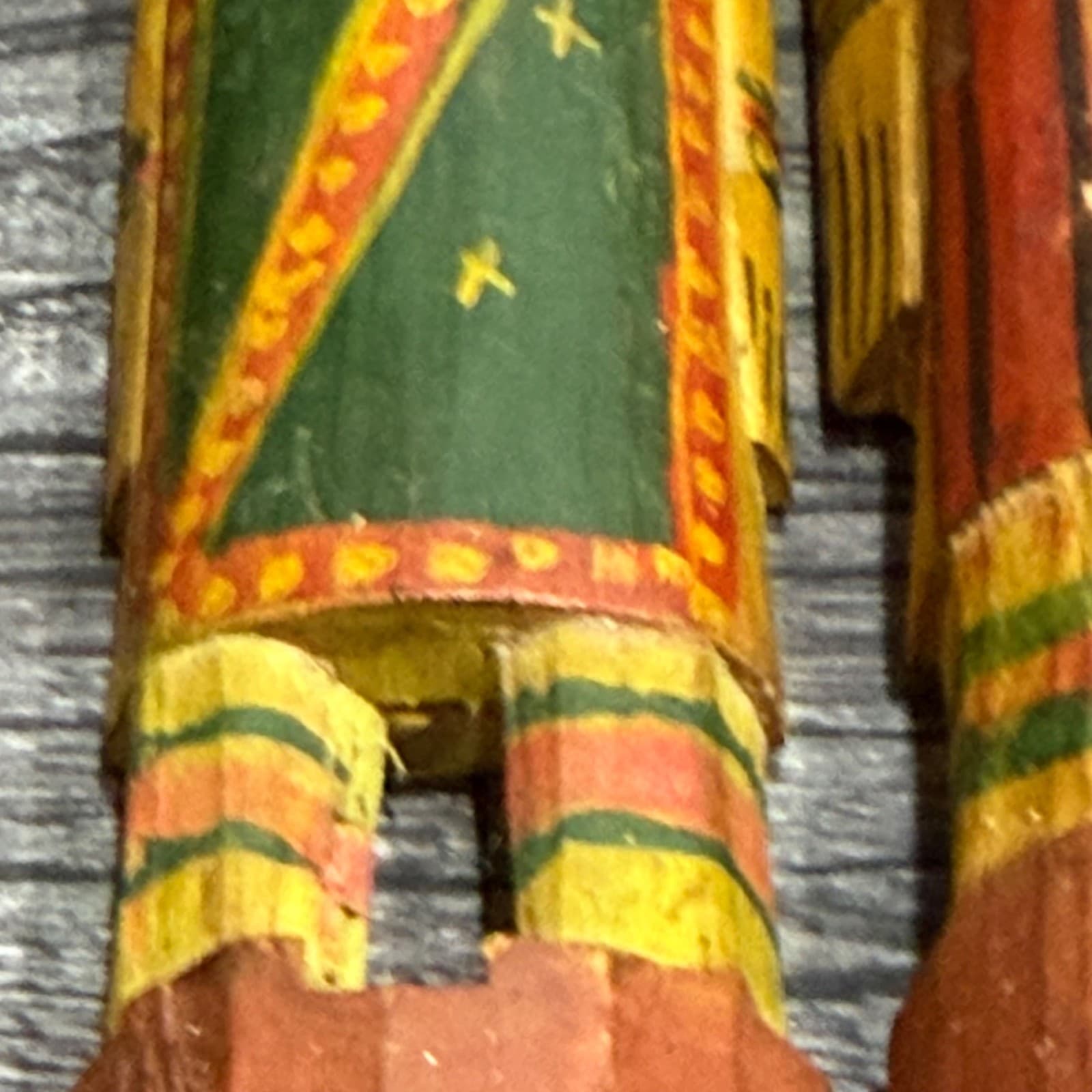 Hand-Painted Vintage Wooden Figurines In Folk Art Style - Set Of 2 Green & Yello - Thumbnail 4