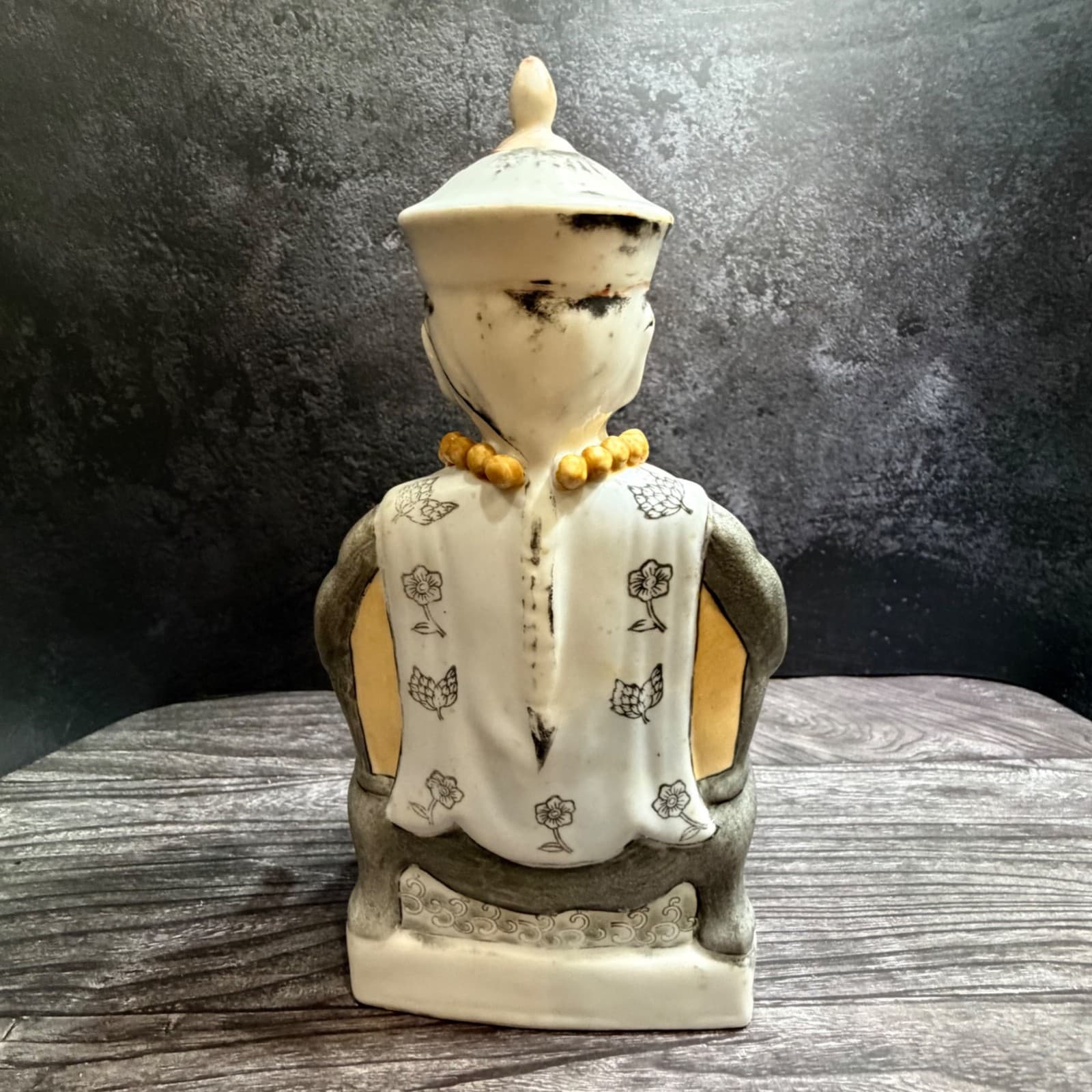 Porcelain Chinese Scholar Figurine In Traditional Robes With Beaded Necklace Han - Thumbnail 8