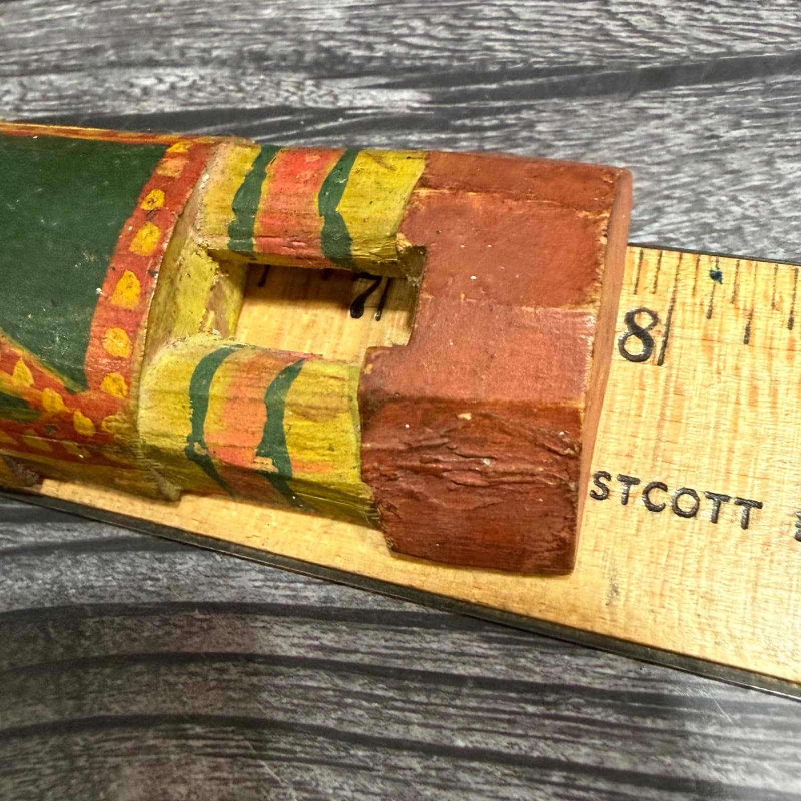 Hand-Painted Vintage Wooden Figurines In Folk Art Style - Set Of 2 Green & Yello - Thumbnail 18