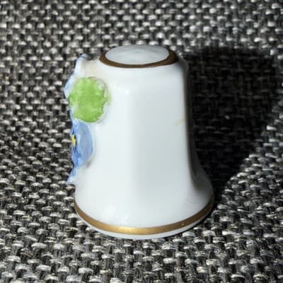 Thimble Floral By Lindner Handarbeit Germany Hand painted Blue Flowers 3D - Thumbnail 5