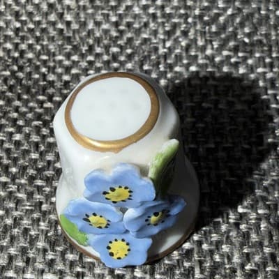 Thimble Floral By Lindner Handarbeit Germany Hand painted Blue Flowers 3D - Thumbnail 2