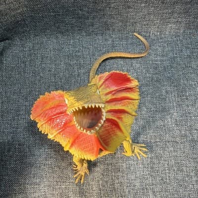 Vintage Imperial Dragon Frilled Lizard Figure Yellow Orange Plastic 12” X 7.5” - Thumbnail 3