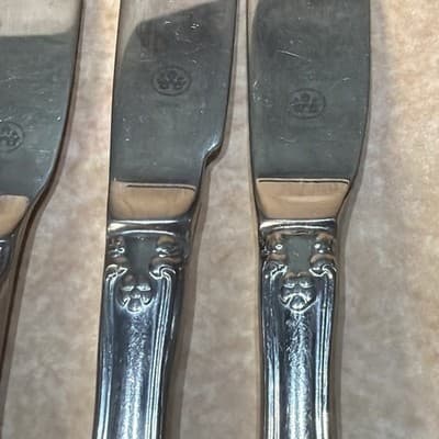 4 Pfaltzgraff HEIRLOOM REMEMBRANCE BETHANY Stainless Silverware Butter Knives - Thumbnail 3
