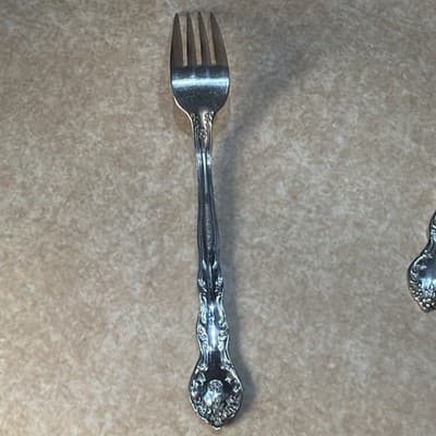 4 Pfaltzgraff HEIRLOOM REMEMBRANCE BETHANY Stainless Silverware Dinner Forks - Thumbnail 8