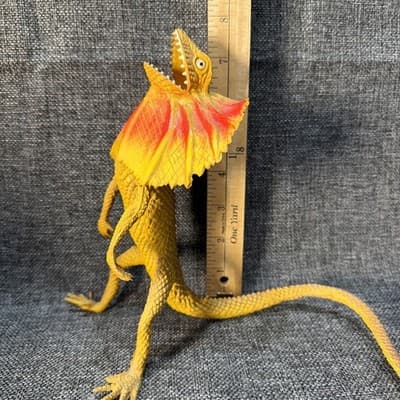 Vintage Imperial Dragon Frilled Lizard Figure Yellow Orange Plastic 12” X 7.5” - Thumbnail 9