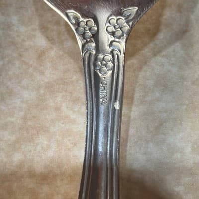 4 Pfaltzgraff HEIRLOOM REMEMBRANCE BETHANY Stainless Silverware Salad Forks - Thumbnail 7