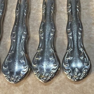 4 Pfaltzgraff HEIRLOOM REMEMBRANCE BETHANY Stainless Silverware Butter Knives - Thumbnail 4