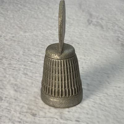 Charlotte Motor Speedway VINTAGE FORT PEWTER THIMBLE SOUVENIR SEWING TOOL - Thumbnail 4