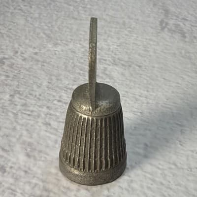 Charlotte Motor Speedway VINTAGE FORT PEWTER THIMBLE SOUVENIR SEWING TOOL - Thumbnail 6