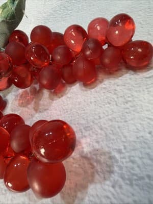 Vintage Set Of 2 Small MCM Ruby Red Lucite Acrylic Grapes Cluster Set Velvet - Thumbnail 8