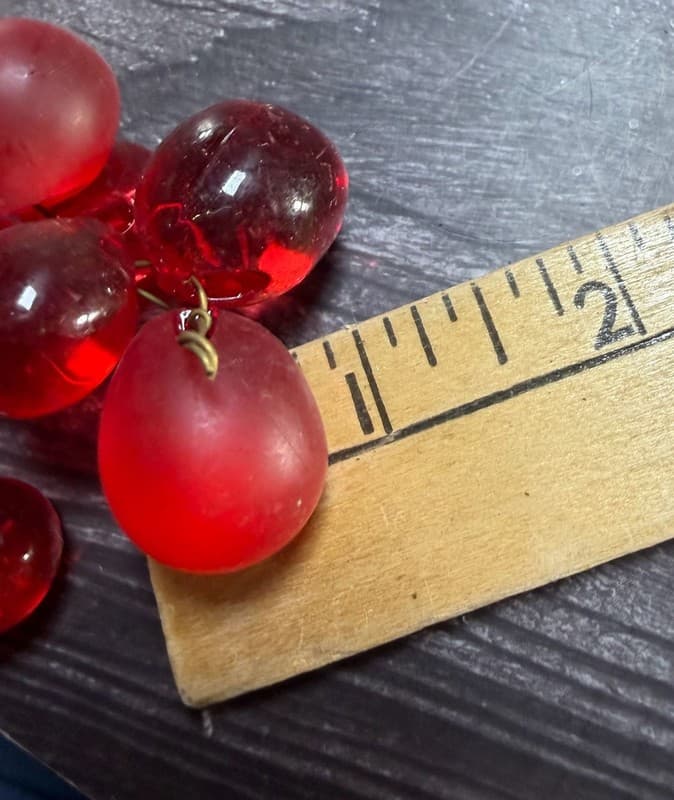 Vintage Set Of 2 Small MCM Ruby Red Lucite Acrylic Grapes Cluster Set Velvet - Thumbnail 3