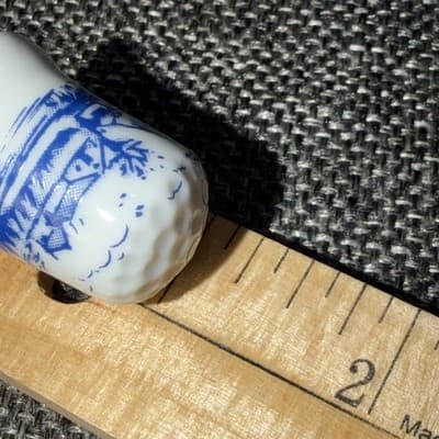 Lot Of 5 Porcelain Holland Blue and White Thimbles Windmills Boat Scenes - Thumbnail 8