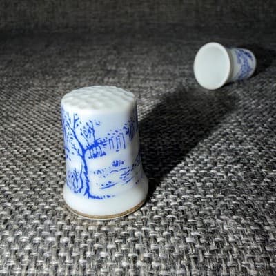 4 Vintage Ceramic Thimbles Sewing Americana Blue Transferware China Made Japan - Thumbnail 9