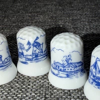 Lot Of 5 Porcelain Holland Blue and White Thimbles Windmills Boat Scenes - Thumbnail 3