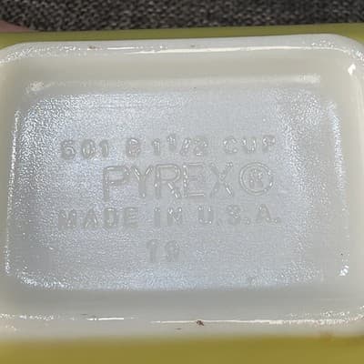 Vintage Pyrex Refrigerator Dish #501-B with Lid 1-1/2 Cup Yellow EUC No Chips - Thumbnail 10