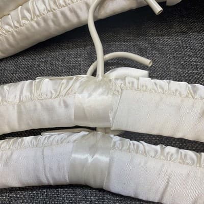 Lot of 6 Vintage satin padded hangers with bows bridal bridemaid NOS - Thumbnail 8