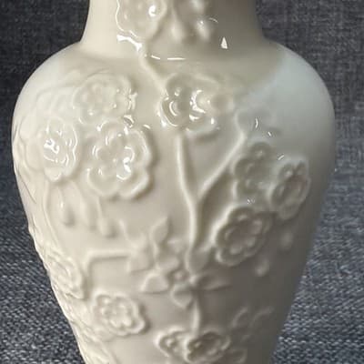 Lenox Ming Cherry Blossom Bud Vase Ivory Porcelain 24 Karat Gold Trim Floral 6” - Thumbnail 2
