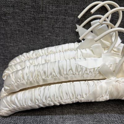 Lot of 6 Vintage satin padded hangers with bows bridal bridemaid NOS - Thumbnail 2