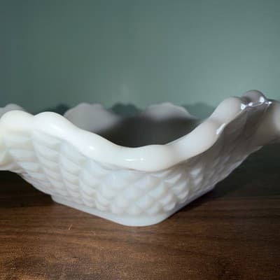 VTG Set 3 Milk Glass Ruffled Edge Diamond Cut Candy Trinket Dish Anchor Hocking - Thumbnail 4