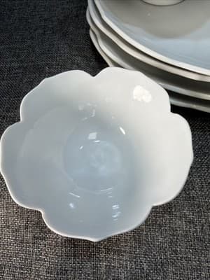 Vintage Japanese Porcelain Lotus Bowls Plates Set Of 4 White Ceramic Decorative - Thumbnail 3